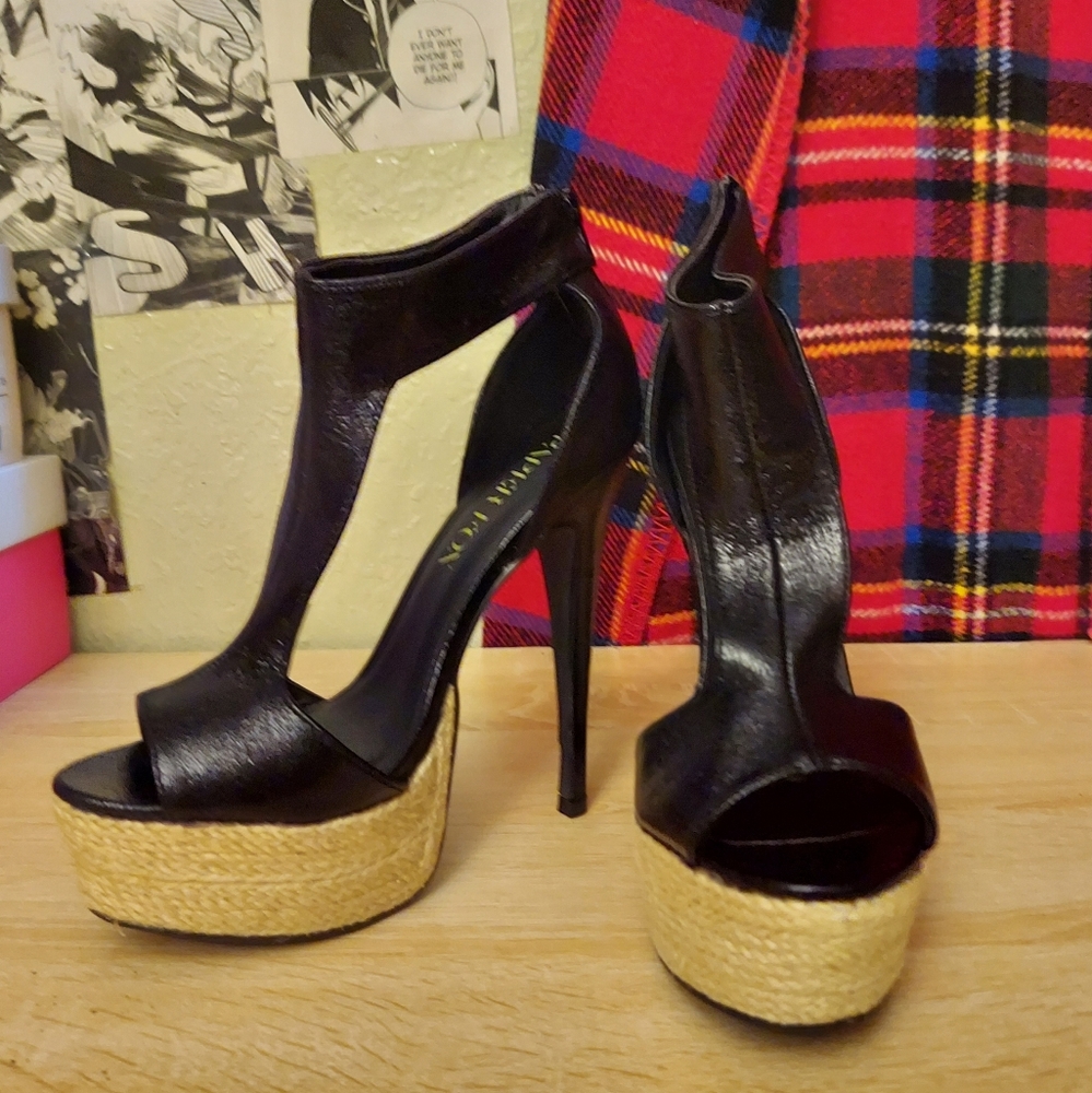 PAPERFOX "SHAYA" black and beige heels. size 7.5. worn only once.
